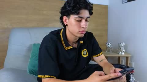 stivenbenet1 online show from 10/29/25, 12:07