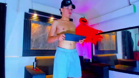 friends online show from 10/18/25, 05:32