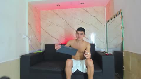 friends online show from 11/11/25, 04:12