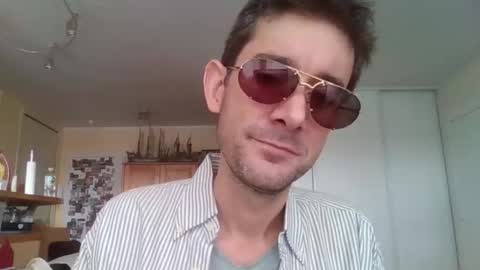 Snapshot of stmnog9477 chatting on 10/22/25, 12:27 Julien9477 online show from 10/22/25, 12:27