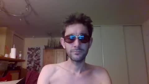 Snapshot of stmnog9477 chatting on 10/26/25, 10:47 Julien9477 online show from 10/26/25, 10:47