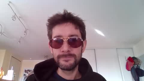 Snapshot of stmnog9477 chatting on 11/13/25, 09:52 Julien9477 online show from 11/13/25, 09:52