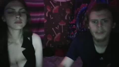 Snapshot of ston3rcouple6928 chatting on 06/13/26, 04:32 Stonercouple6928 online show from 06/13/26, 04:32