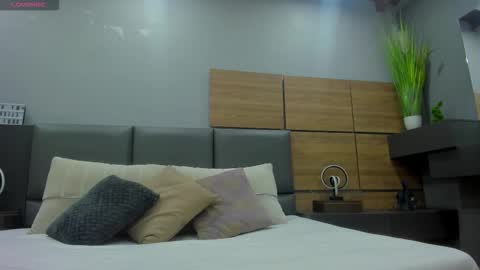 Stone Lee  online show from 10/14/25, 06:36