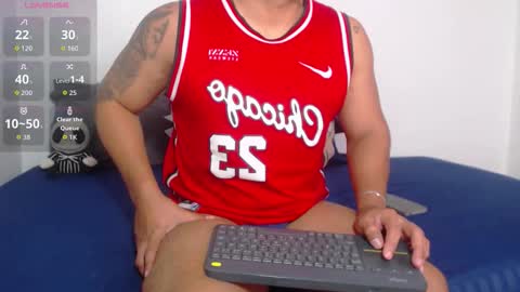 Snapshot of stone_lee_ chatting on 11/20/25, 08:14 Stone Lee online show from 11/20/25, 08:14