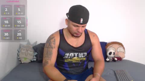 Snapshot of stone_lee_ chatting on 12/21/25, 06:42 Stone Lee online show from 12/21/25, 06:42