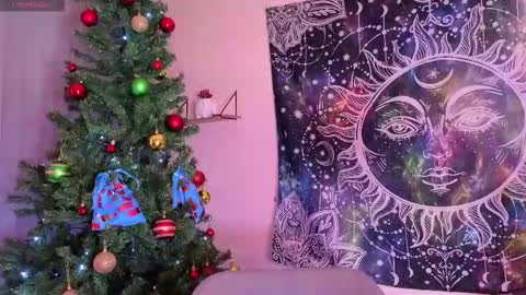 Snapshot of stonned_candy chatting on 12/21/25, 10:17 Liz online show from 12/21/25, 10:17
