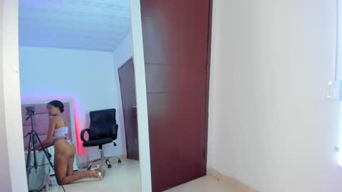 Snapshot of stormihills chatting on 01/13/25, 04:19 Sweety Stormi online show from 01/13/25, 04:19