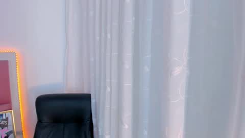 Snapshot of stormihills chatting on 03/04/25, 01:38 Sweety Stormi online show from 03/04/25, 01:38