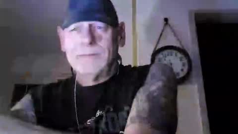 Snapshot of stormynorm14 chatting on 10/18/25, 02:25 stormynorm14 online show from 10/18/25, 02:25