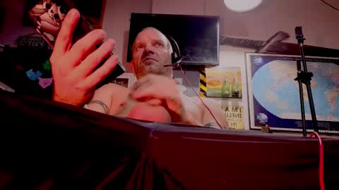 Str8 online show from 10/22/25, 04:40