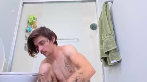 Snapshot of str8whiteboy21 chatting on 10/29/25, 05:47 str8whiteboy21 online show from 10/29/25, 05:47