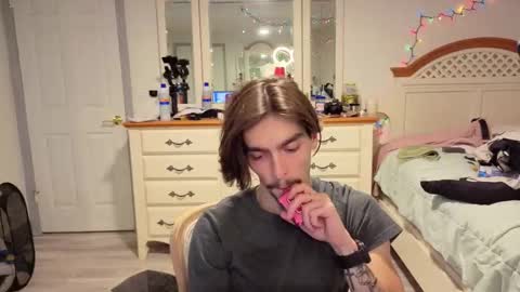 Snapshot of str8whiteboy21 chatting on 11/26/25, 06:36 str8whiteboy21 online show from 11/26/25, 06:36