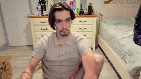 Snapshot of str8whiteboy21 chatting on 11/28/25, 02:14 str8whiteboy21 online show from 11/28/25, 02:14