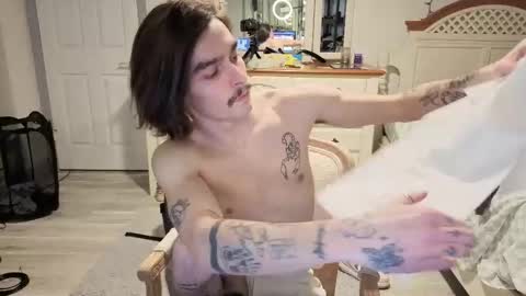 str8whiteboy21 online show from 02/17/26, 05:04