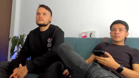 Snapshot of straight_boys_hornys chatting on 11/29/25, 08:23 straight_boys_hornys online show from 11/29/25, 08:23