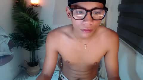 Snapshot of straight_moreno69 chatting on 05/28/26, 06:38 James online show from 05/28/26, 06:38