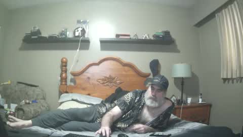 Snapshot of straightbear4you chatting on 02/19/25, 06:43 Straightbear4you online show from 02/19/25, 06:43