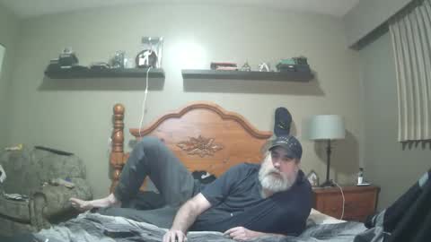 Snapshot of straightbear4you chatting on 02/23/25, 01:24 Straightbear4you online show from 02/23/25, 01:24