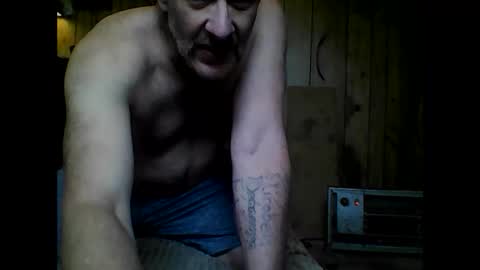Snapshot of straightmaletouse chatting on 05/21/26, 11:12 straightmaletouse online show from 05/21/26, 11:12