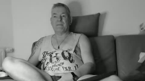 Snapshot of stranger1966 chatting on 02/18/26, 05:58 Stranger online show from 02/18/26, 05:58