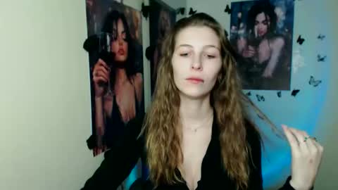 Amalia online show from 11/17/25, 01:06