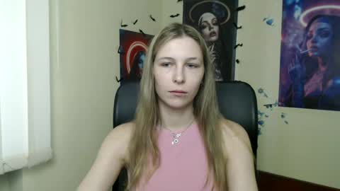 Snapshot of stranger_giirl chatting on 06/17/26, 06:16 Amalia online show from 06/17/26, 06:16