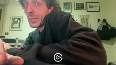Snapshot of stratocasterluigi chatting on 01/18/25, 04:10 jizzers online show from 01/18/25, 04:10