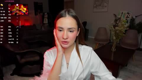 Snapshot of straw_juice chatting on 11/07/25, 07:14 Laura online show from 11/07/25, 07:14