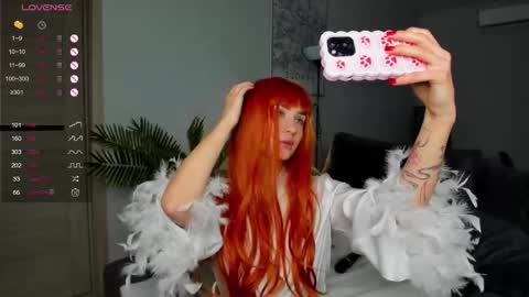 Snapshot of straw_juice chatting on 11/26/25, 04:24 Laura online show from 11/26/25, 04:24