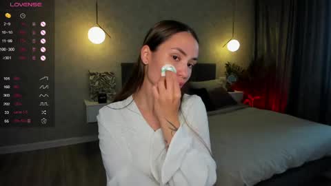 Laura online show from 06/03/26, 02:03
