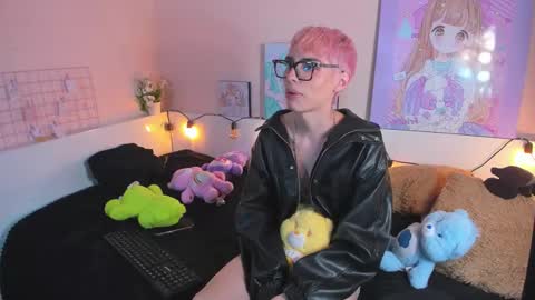 Snapshot of strawberry_kitty_ chatting on 10/31/25, 04:57 strawberry_kitty_ online show from 10/31/25, 04:57