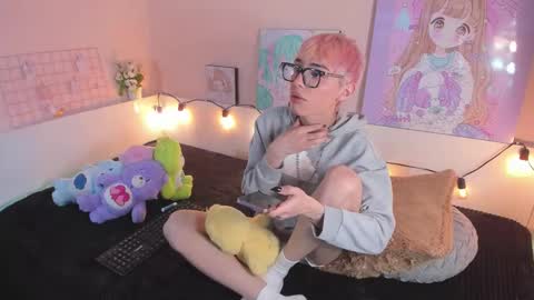 Snapshot of strawberry_kitty_ chatting on 11/09/25, 05:17 strawberry_kitty_ online show from 11/09/25, 05:17