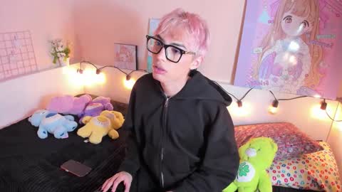 Snapshot of strawberry_kitty_ chatting on 11/17/25, 03:56 strawberry_kitty_ online show from 11/17/25, 03:56