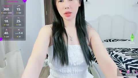 strawberry_loveee online show from 12/15/25, 05:23