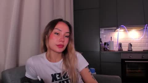 Snapshot of strawberrypie99 chatting on 11/13/25, 10:25 Tati and Lola online show from 11/13/25, 10:25