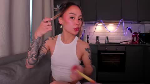 Snapshot of strawberrypie99 chatting on 11/14/25, 12:04 Tati and Lola online show from 11/14/25, 12:04