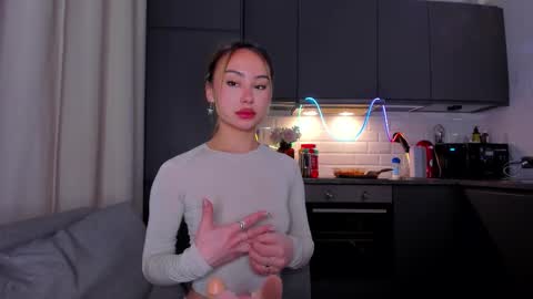 Snapshot of strawberrypie99 chatting on 11/27/25, 01:13 Tati and Lola online show from 11/27/25, 01:13