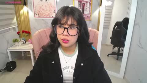 strawkiss_a online show from 09/22/25, 08:33
