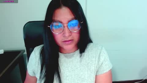 Snapshot of strawlux chatting on 02/19/26, 06:53 strawlux online show from 02/19/26, 06:53