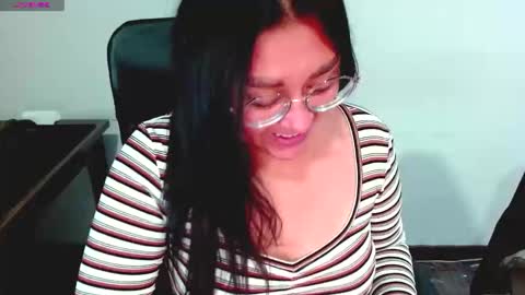 Snapshot of strawlux chatting on 02/21/26, 02:34 strawlux online show from 02/21/26, 02:34