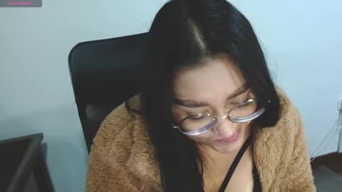 Snapshot of strawlux chatting on 02/25/26, 03:49 strawlux online show from 02/25/26, 03:49