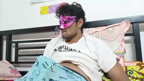 strip_couple_love1 online show from 10/24/25, 09:49