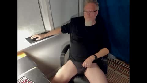 strip_m online show from 12/19/25, 07:10