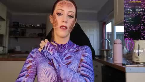 Amorina online show from 10/28/25, 10:30