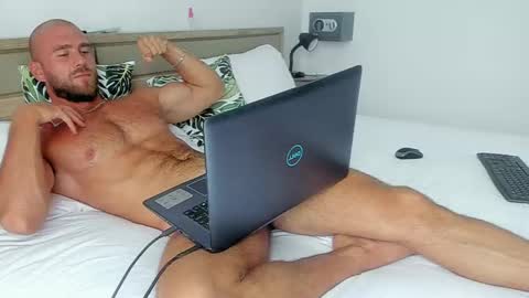 Snapshot of strong_arni chatting on 01/17/25, 07:08 Strong Arni online show from 01/17/25, 07:08