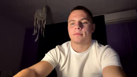 Snapshot of strong_baby chatting on 10/11/25, 07:01 Strong Baby online show from 10/11/25, 07:01