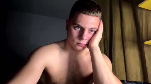 Snapshot of strong_baby chatting on 11/19/25, 08:42 Strong Baby online show from 11/19/25, 08:42