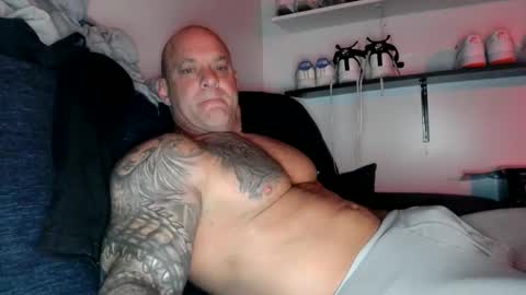 Snapshot of strongandhard073 chatting on 12/08/24, 01:47 StrongAndHard online show from 12/08/24, 01:47