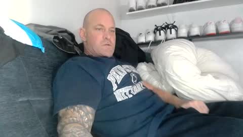 Snapshot of strongandhard073 chatting on 01/22/25, 04:12 StrongAndHard online show from 01/22/25, 04:12